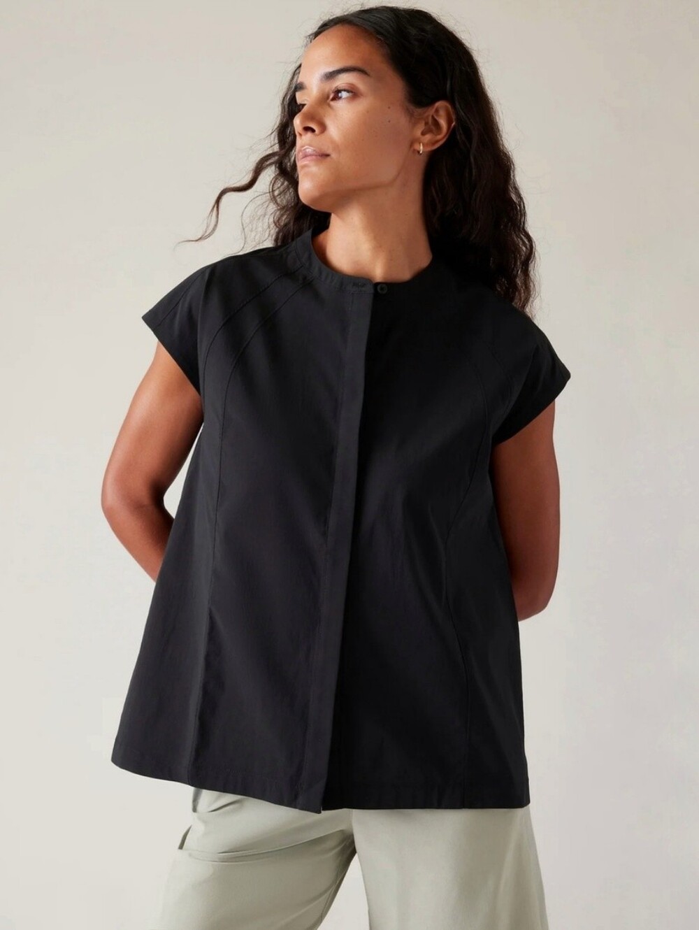 Athleta Performance Poplin Popover shirt black short sleeve top women's medium M